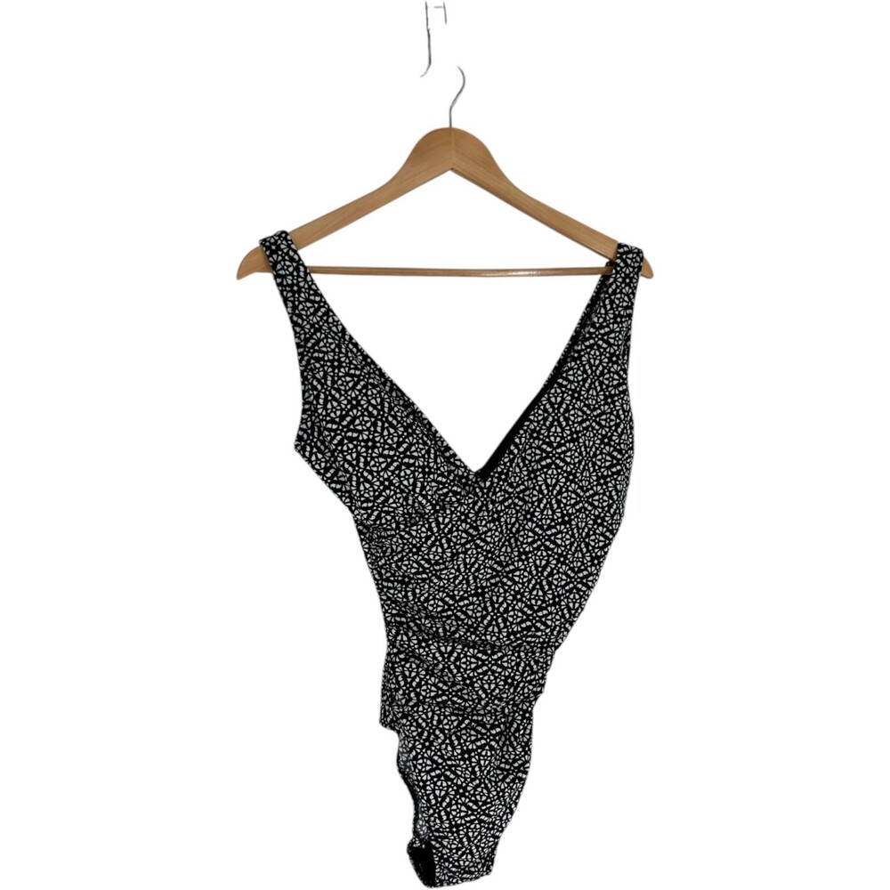 LL Bean Swimsuit Top Womens Size 10 Long Black Geo Slimming Tankini Sunblocking